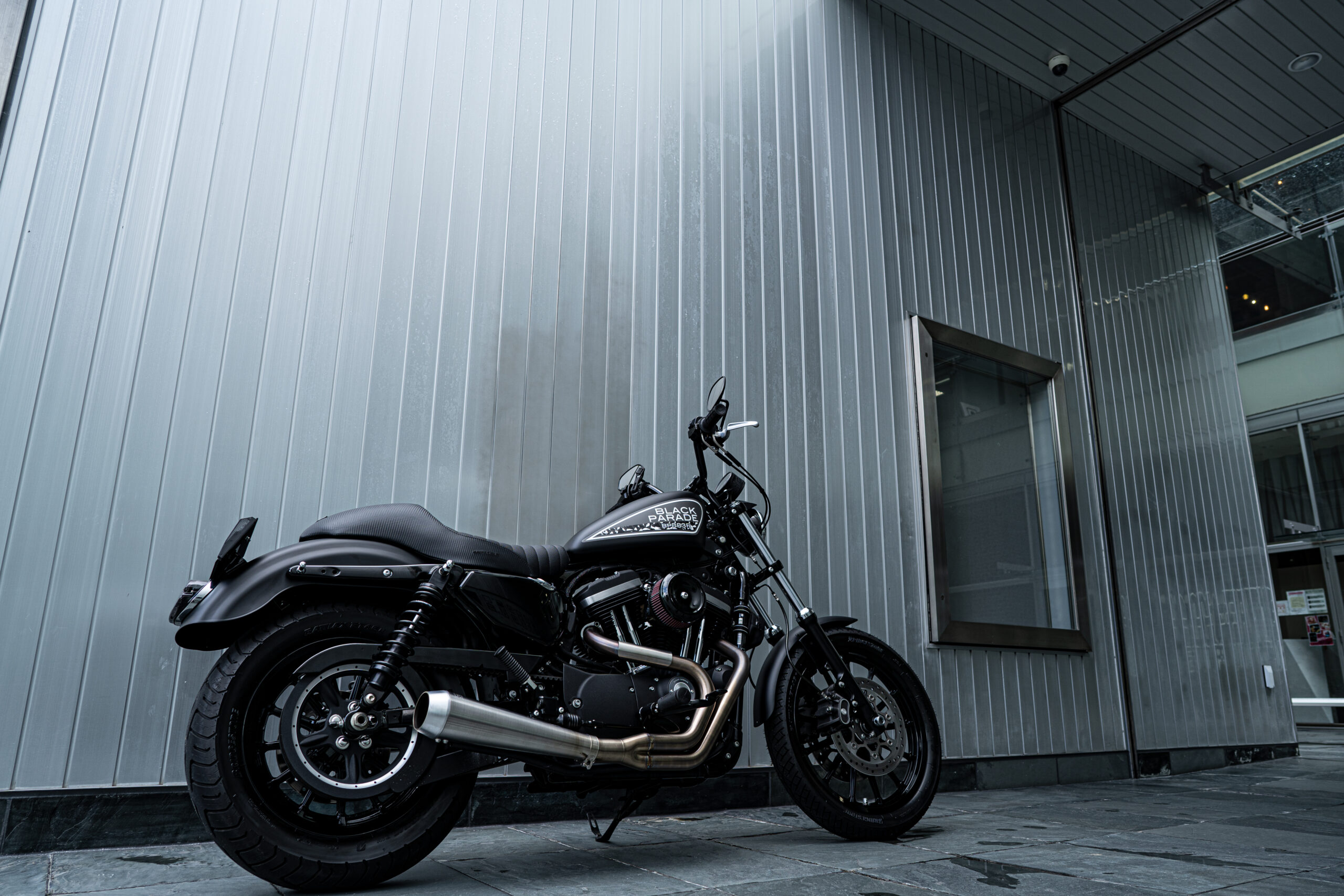 ブラックレドラー Iron 883™ | Wild West Harley-Davidson®